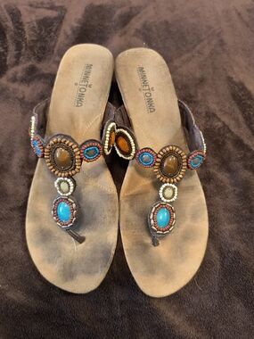 Minnetonka Brown Leather Beaded T-Strap Sandals with Turquoise Accents